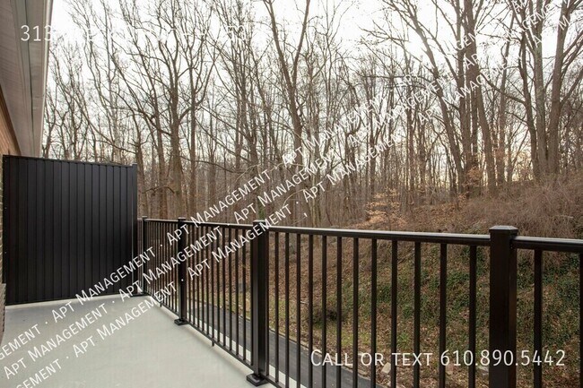 Building Photo - 313 Creek Dr