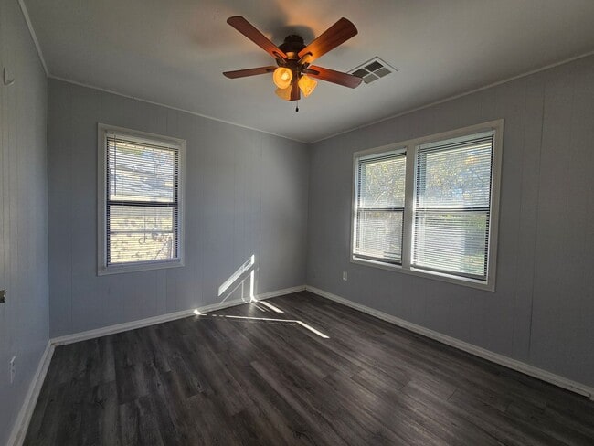 Building Photo - 2 bed, 1 bath in Shawnee, OK!