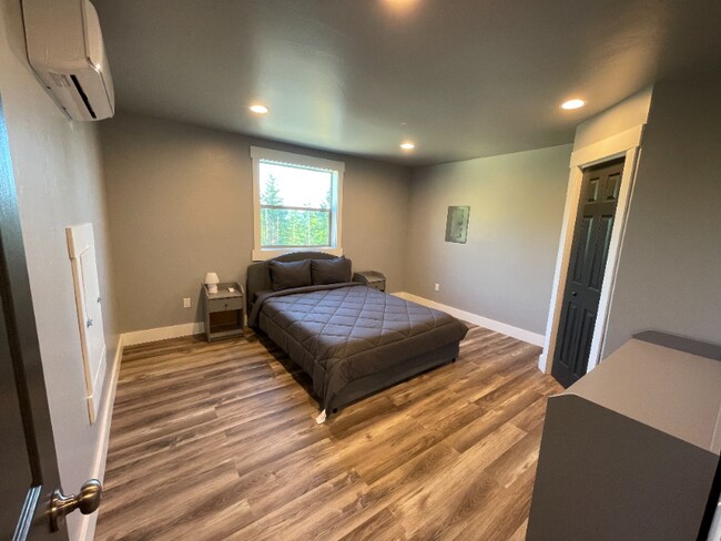 Building Photo - 1954 Panoramic View Dr