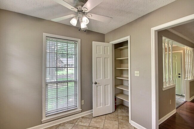 Building Photo - 1074 Tararidge Dr