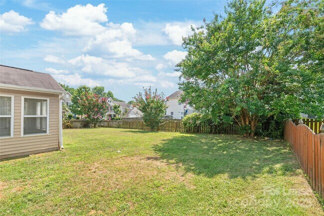 Building Photo - 7001 Dacian Ln