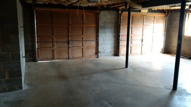 Building Photo - 2512 Sharron Dr