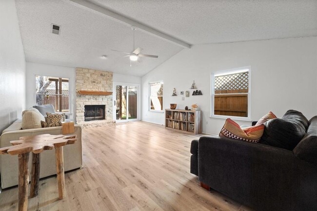 Building Photo - 9826 Briar Ridge Dr