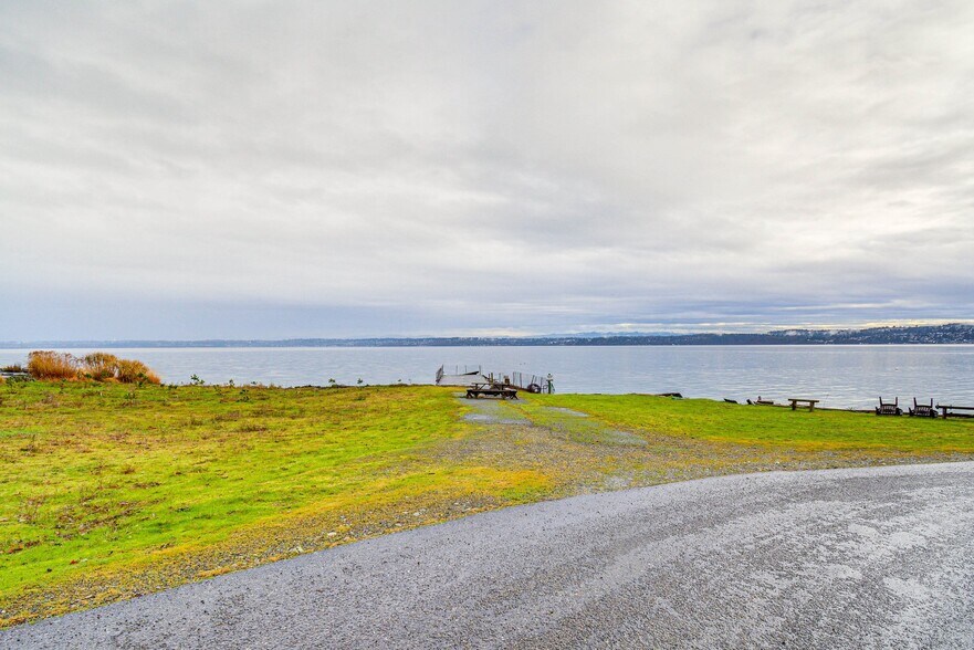 Building Photo - 27555 Sandy Shores Dr SW
