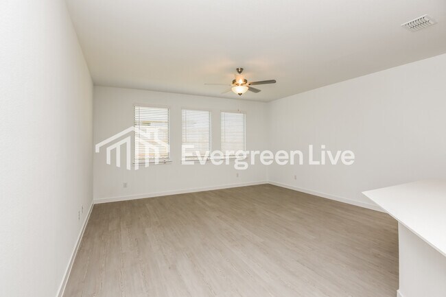 Building Photo - 209 Pine St