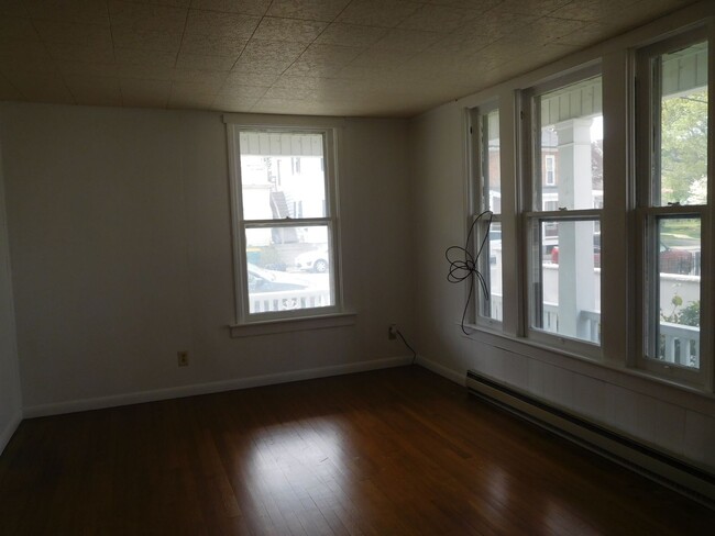 Building Photo - 122 Clayton Ave