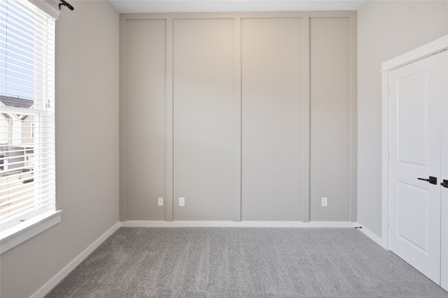 Building Photo - 6728 Parker Grv Ln