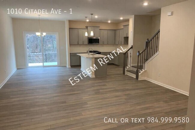 Building Photo - 1010 Citadel Ave