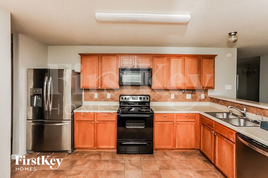 Building Photo - 13925 Walnut Canyon Ct