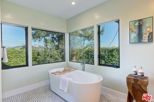 Building Photo - 2841 Montcalm Ave