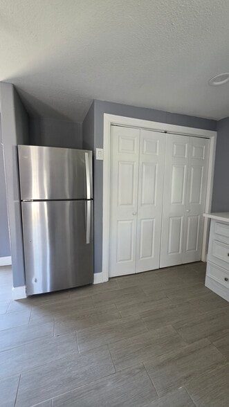 Building Photo - 9426 Sandra St