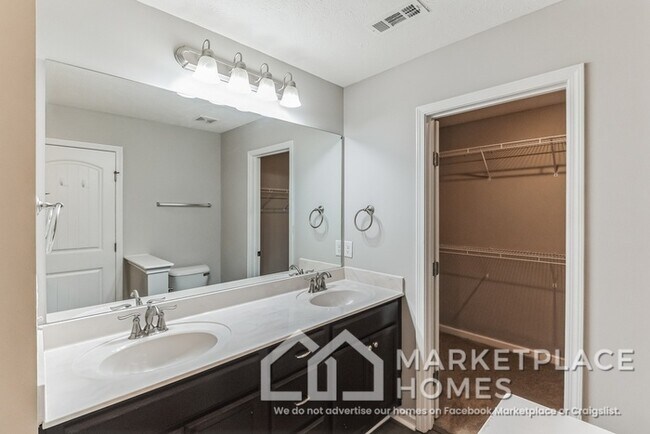 Building Photo - 741 Hollandale Rd