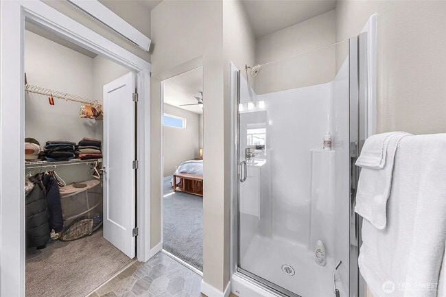 Building Photo - Modern 3-bedroom with Fully Fenced Yard in...