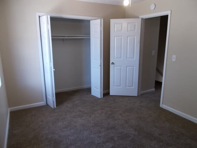 Building Photo - Welcome to the Delightful End Unit! This c...