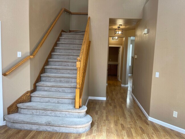 Building Photo - Fresh and Modern 4-Bedroom Home