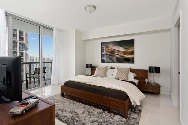 Building Photo - Icon Brickell Unit 4010