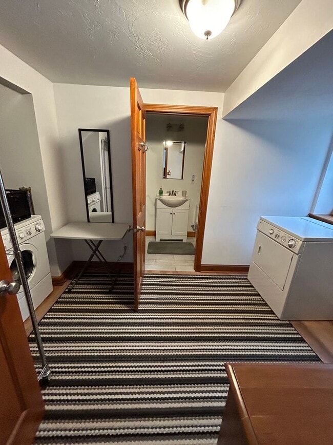 Marstons Mills One Bedroom 1567 Race Ln Barnstable MA 02648