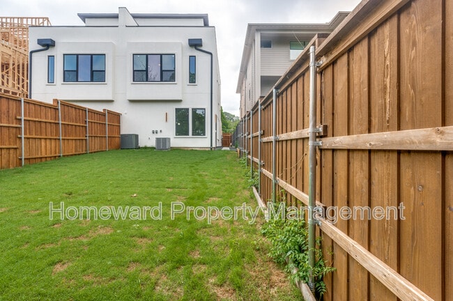 Building Photo - 2343 Hondo Ave