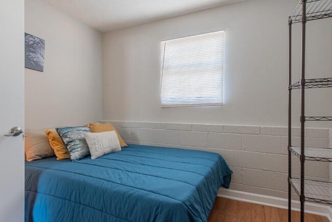 Building Photo - 2628 Candler Woods Dr