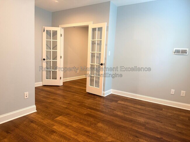 Building Photo - 305 Holly Thorn Trace
