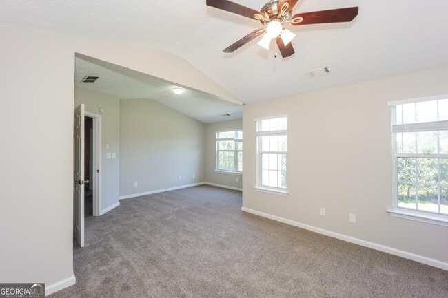Building Photo - 877 Terance Ave