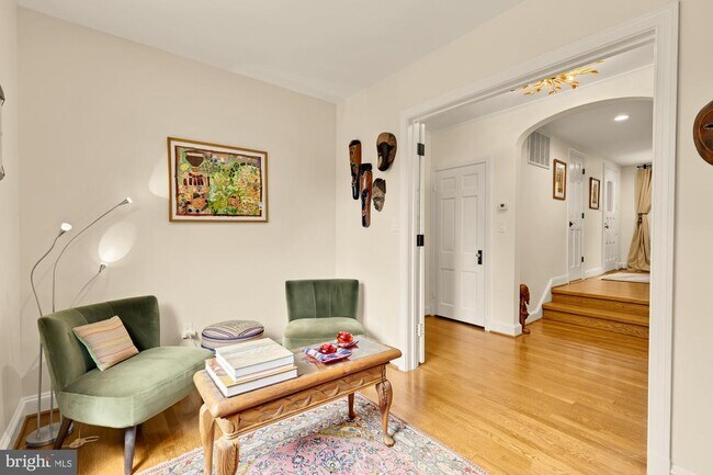 Building Photo - 3111 Chain Bridge Rd NW