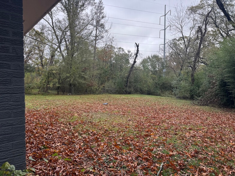 Building Photo - 2122 McFadden Rd