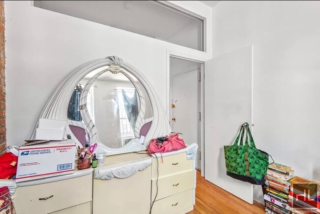 Building Photo - 3BR 1.5BA Duplex w/ Private Backyard & Lau...