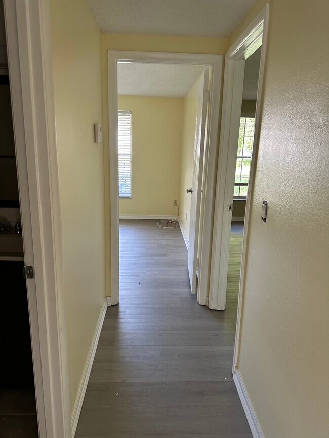 Building Photo - Hillpoint Way