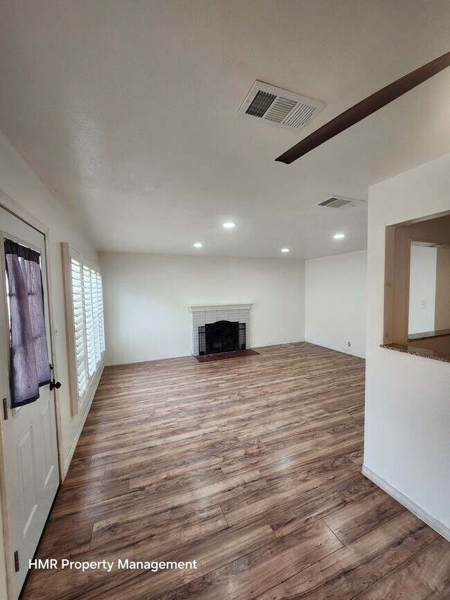 Building Photo - Newly Remodeled Home in Pomona