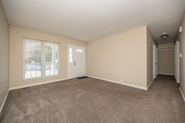 Building Photo - 2941 Park Valley Dr