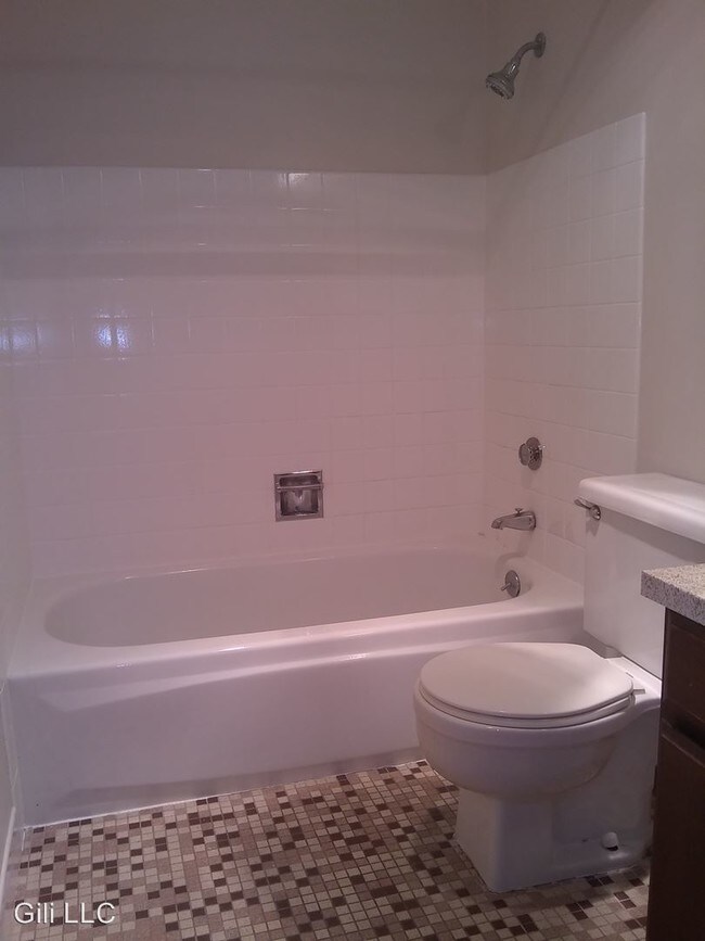 Building Photo - 3030 NE 10th St