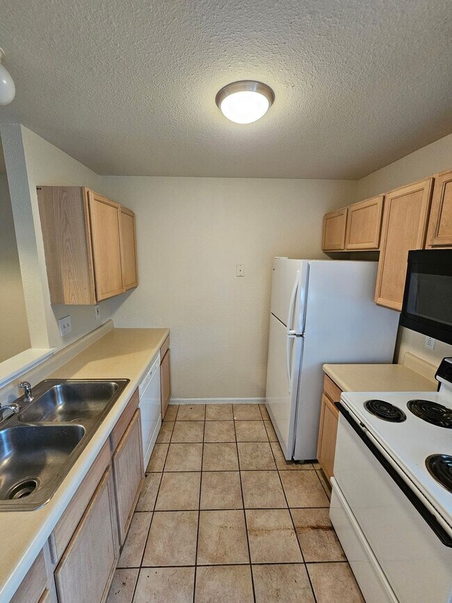 Building Photo - 4409-11 Derby Ridge Dr