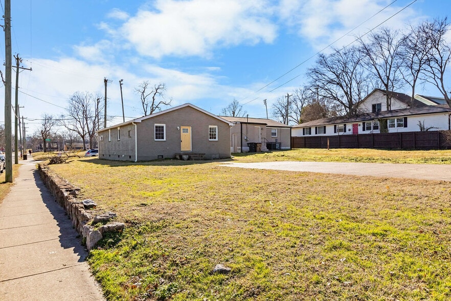 entrance unit B - 335 Grace St