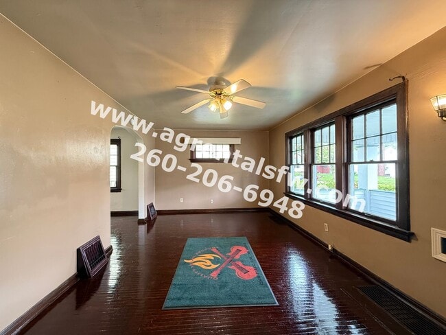 Building Photo - 3 Bedroom House
