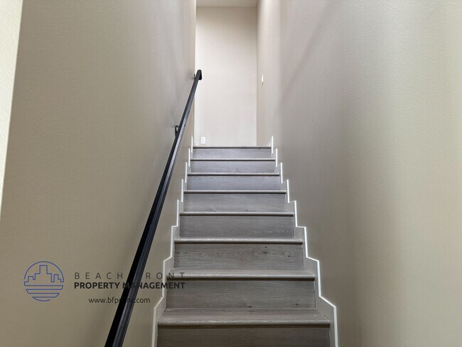 Building Photo - 5842 & 5844 Quinn St.