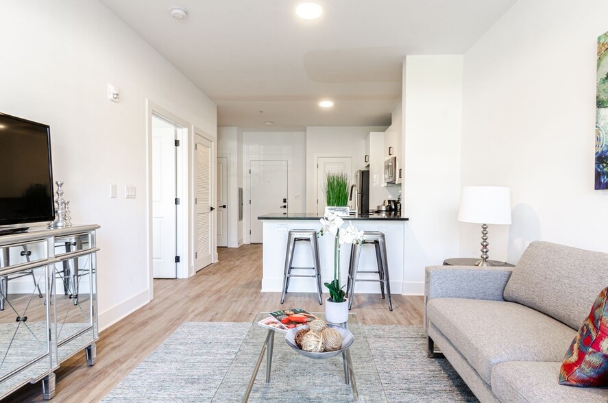 Building Photo - Lakeside Residence