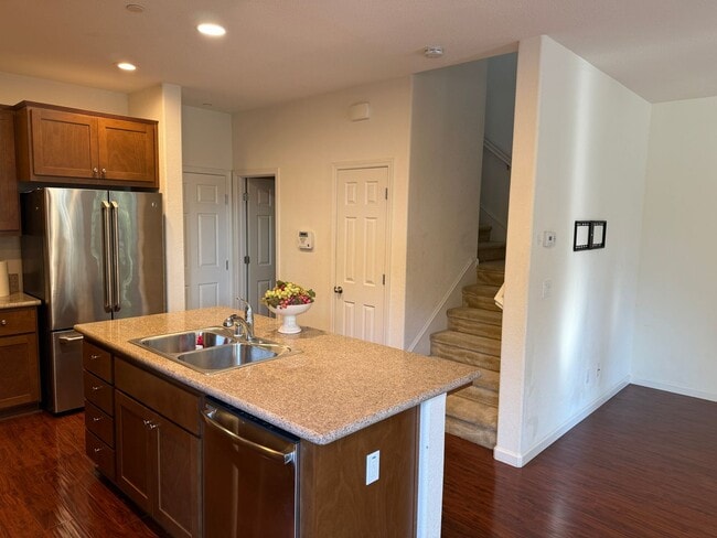 Building Photo - MODERN NEWER 3 BEDROOM 2 STORY FAIRFIELD *...