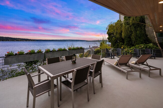 Building Photo - 10514 Riviera Pl NE