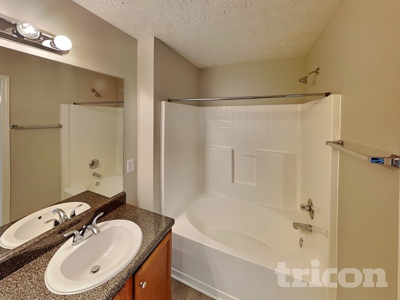 Building Photo - 8129 Brookbend Dr