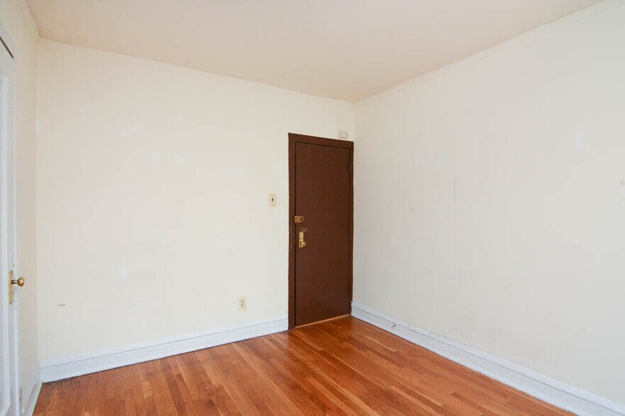 Building Photo - 3310 W Schubert Ave