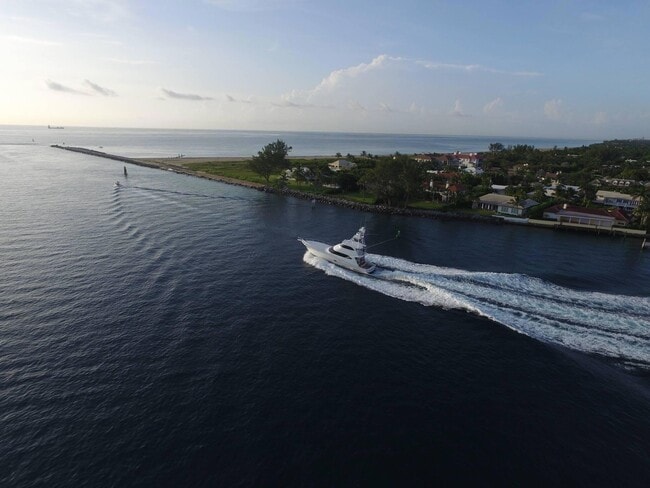 Building Photo - 214 33rd St