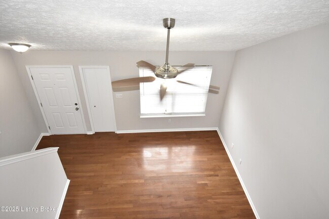 Building Photo - 4313 Hickoryview Dr