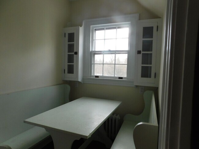 Building Photo - Fantastic mix of charm and updates!