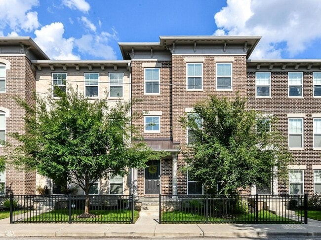 Building Photo - 1559 Bellefontaine St