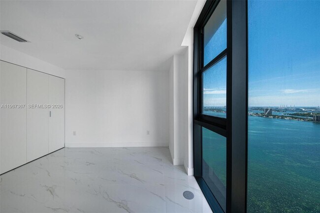 Building Photo - 700 NE 24th St