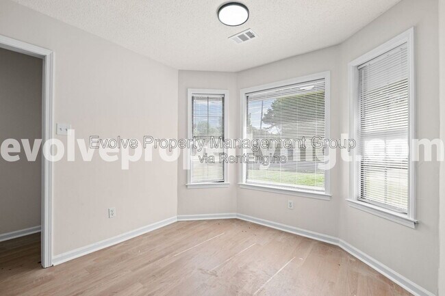 Building Photo - 2295 Belin Dr