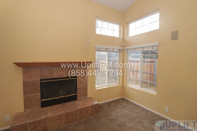 Building Photo - 3 Bedroom 3 Bathroom 2 story home in Ramona!