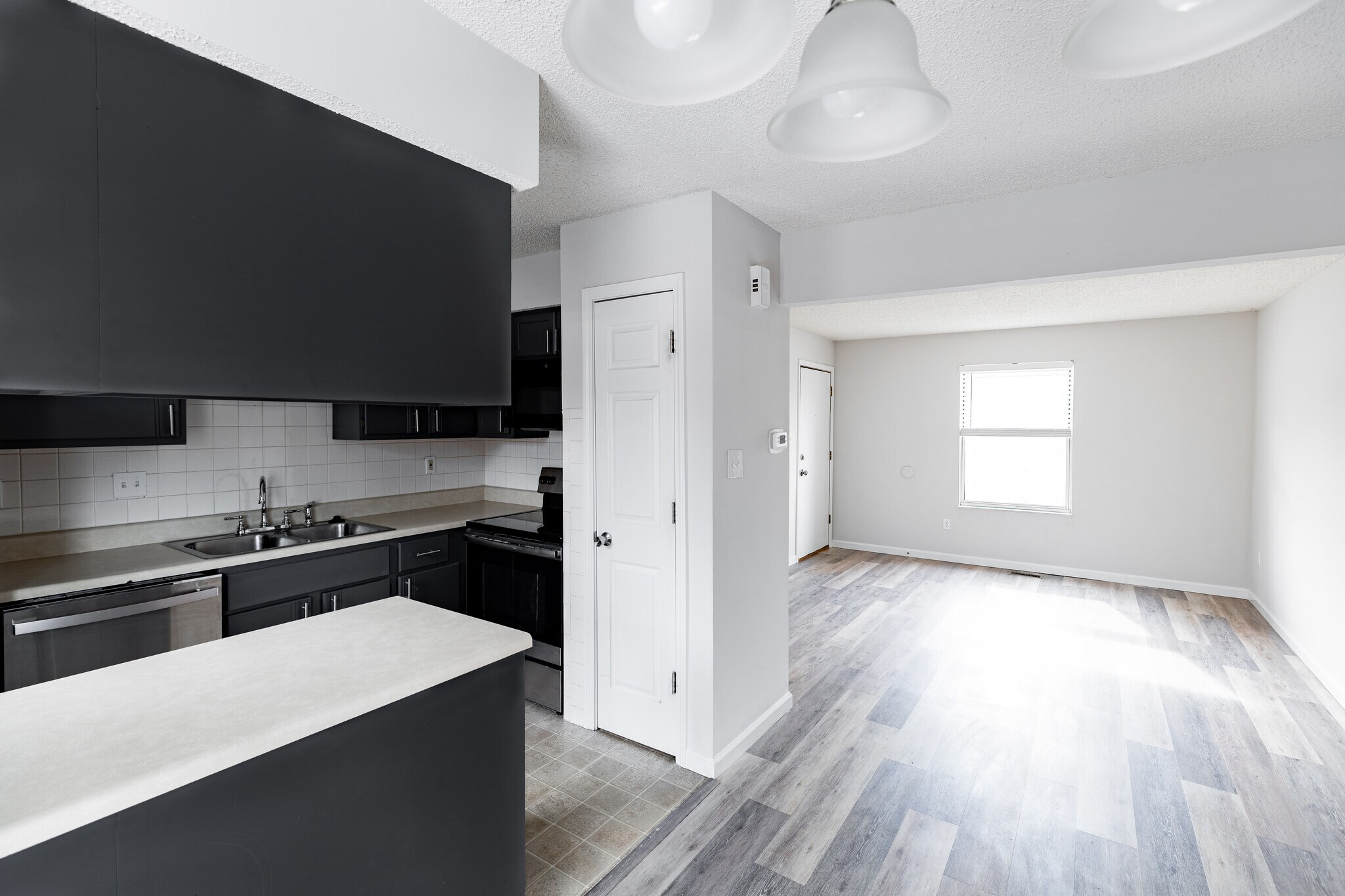 Building Photo - 2282 Highland Hill Dr