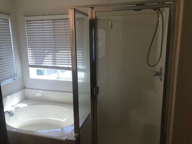 Building Photo - Gated Community!